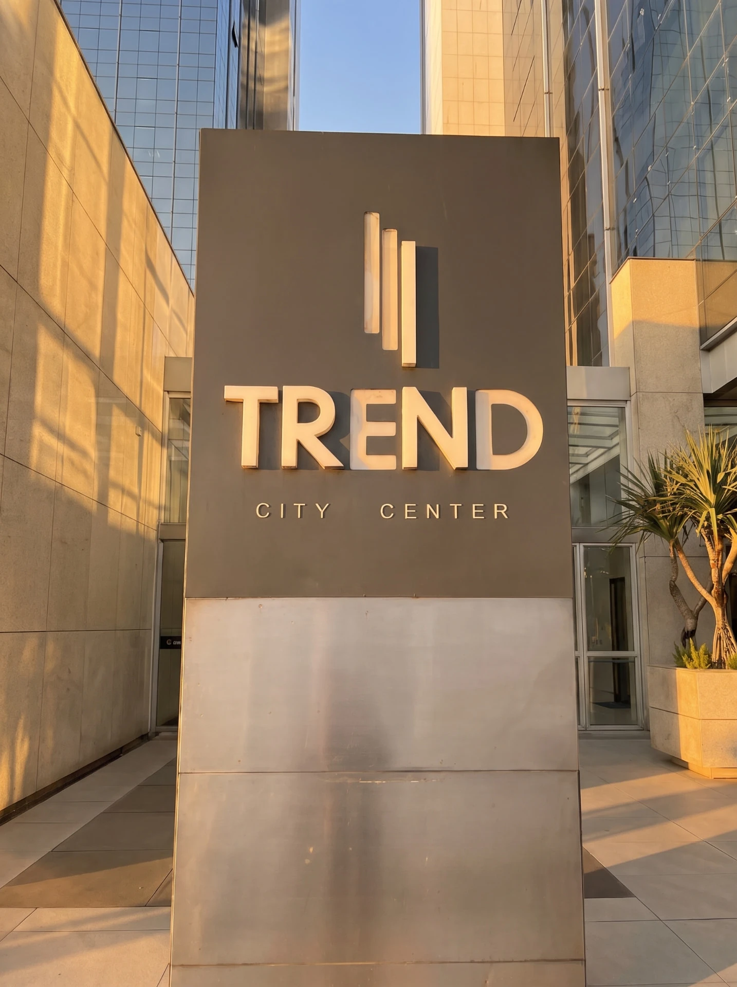 Entrada do edifício Trend City Center, onde está o escritório Trein & Lacerda